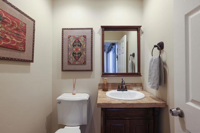 1687 Gecko Road, Vista CA: https://media.crmls.org/mediaz/14c775be-951b-4fa4-b677-d1ff78eb0e07.jpg