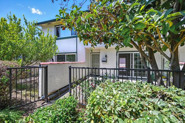 4423 Corto Monterey, Union City CA: https://media.crmls.org/mediaz/14c77a6f-731e-44bf-a169-8826914db7fb.jpg