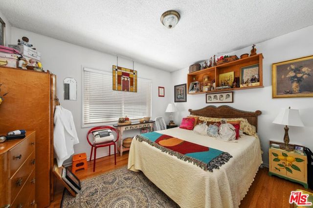 5550 W 63rd Street, Los Angeles CA: https://media.crmls.org/mediaz/14c7a1c4-ed81-4221-afe8-c6937254ce63.jpg
