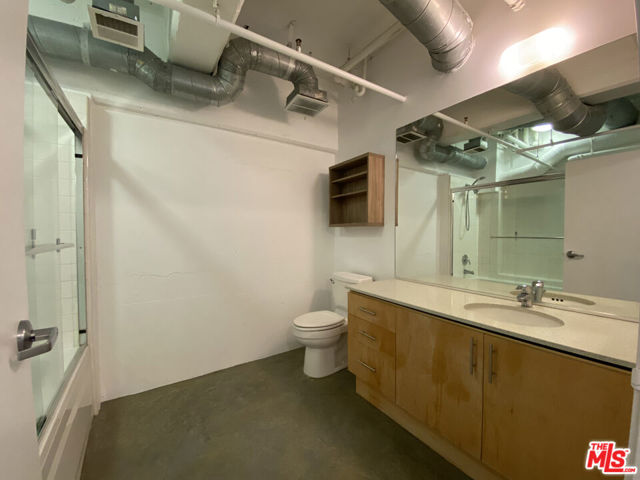 1130 S Flower Street, Los Angeles CA: https://media.crmls.org/mediaz/14c83ea0-6d79-45a8-922c-98675489abc0.jpg