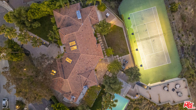 4001 Clarinda Drive, Tarzana CA: https://media.crmls.org/mediaz/14c88b3b-018f-4b28-a623-83864f762420.jpg