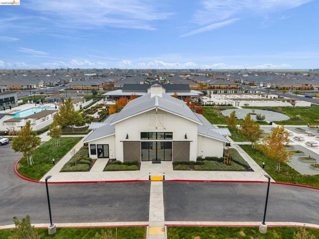 2087 Stars Dr, Rio Vista CA: https://media.crmls.org/mediaz/14c8cc92-cc31-4434-9bab-62cf7af60f85.jpg