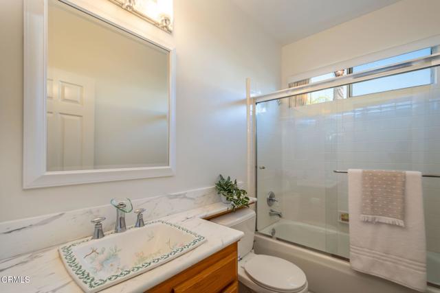 Detail Gallery Image 12 of 37 For 279 Camino Toluca, Camarillo,  CA 93010 - 3 Beds | 3 Baths