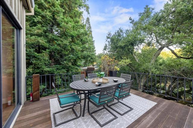 21 Valley Oak Street, Portola Valley CA: https://media.crmls.org/mediaz/14c90784-5e63-40c3-8877-7985ad748eba.jpg