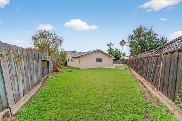 1260 Heather Glen Circle, Hollister CA: https://media.crmls.org/mediaz/14c90caa-74ec-4b95-b6eb-b59f27527df9.jpg