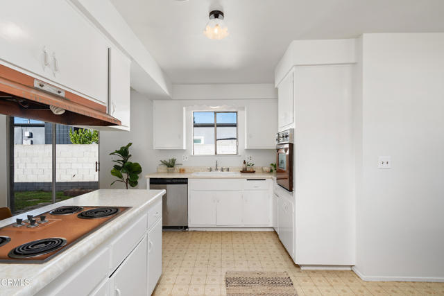 Detail Gallery Image 15 of 34 For 2572 Grove St, La Verne,  CA 91750 - 4 Beds | 2 Baths