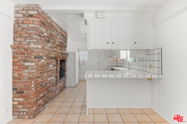 5013 Catalon Avenue, Woodland Hills CA: https://media.crmls.org/mediaz/14ca13ca-2838-4521-9f3a-8aba1b61ed8d.jpg