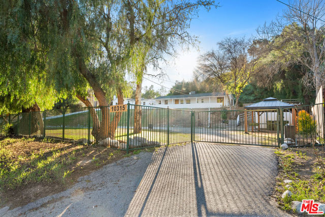 10311 Wheatland Avenue photo 4