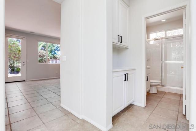5423 Foxtail Loop, Carlsbad CA: https://media.crmls.org/mediaz/14cad022-2daf-4763-ae73-d8e4df956dae.jpg
