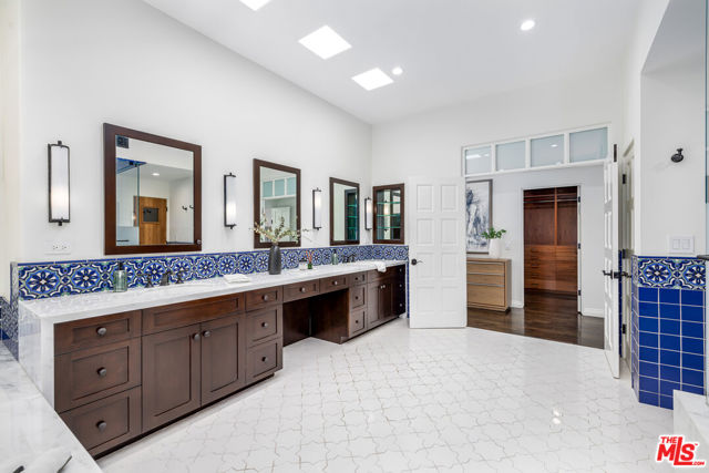 26743 Via Linda Street, Malibu CA: https://media.crmls.org/mediaz/14cb7b26-52eb-44e0-b652-e596dfdc68b1.jpg