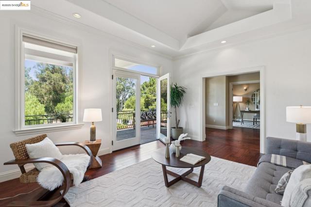 3244 Ridgeview PL, Hayward CA: https://media.crmls.org/mediaz/14cbeb10-510d-4452-bc83-8762f022c754.jpg