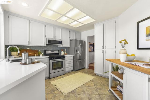 2714 Beach head way, Richmond CA: https://media.crmls.org/mediaz/14cc16da-03c0-4fa3-a705-6abfd08bd516.jpg