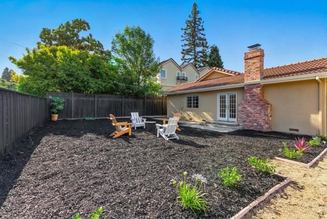2188 Yorkshire Way, Mountain View CA: https://media.crmls.org/mediaz/14cc887b-5f77-4a73-9dcb-bb08807e6f66.jpg