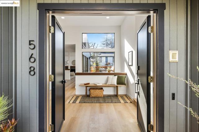 568 Vistamont Ave, Berkeley CA: https://media.crmls.org/mediaz/14cc9d35-36e6-4959-a8da-ace8530c68d6.jpg