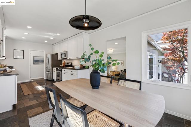 4701 Kaphan Ave, Oakland CA: https://media.crmls.org/mediaz/14ccc2c0-3847-451d-9f49-0a3ea6dd08cb.jpg