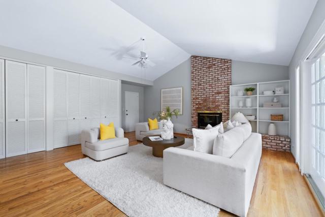 949 Wing Place, Stanford CA: https://media.crmls.org/mediaz/14ccdd72-9586-4fd9-a998-dee574f3cbfb.jpg