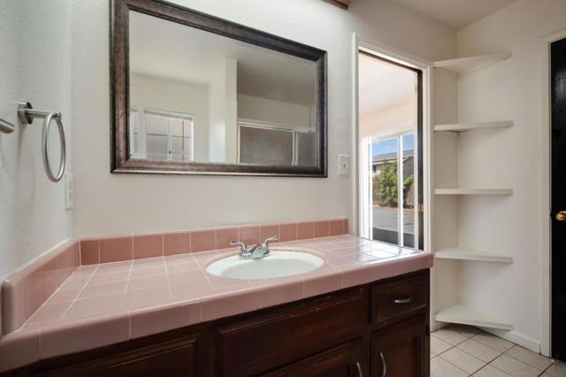 1024 Walnutwood Court, Los Banos CA: https://media.crmls.org/mediaz/14cd13df-d4f6-406e-896a-bba76745cb3e.jpg