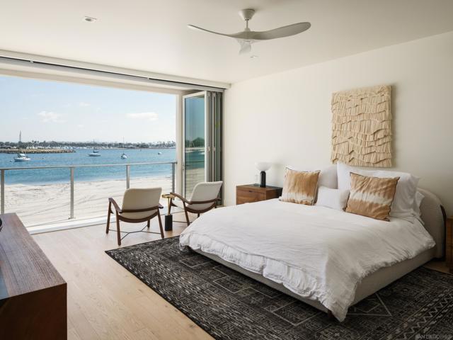 2841 Bayside Walk, San Diego CA: https://media.crmls.org/mediaz/14cd56fc-adc4-4a63-bda7-574693a8eab0.jpg