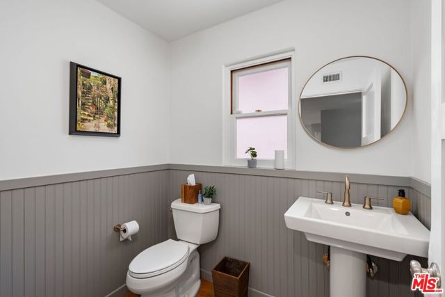 15257 Encanto Drive, Sherman Oaks CA: https://media.crmls.org/mediaz/14cd7cfd-fbf3-42df-b202-fe8322f59274.jpg