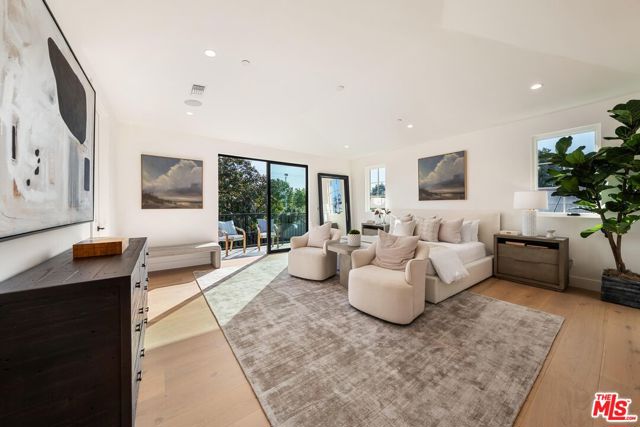 3267 Colby Avenue, Los Angeles CA: https://media.crmls.org/mediaz/14cd96d1-8630-47d1-900d-49a18eba9935.jpg