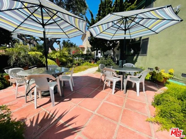 119 Paloma Avenue, Venice CA: https://media.crmls.org/mediaz/14cde126-86c6-4135-bfed-a31f117aed4e.jpg