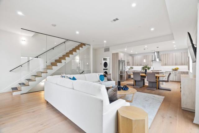 916 Woodside Road, Redwood City CA: https://media.crmls.org/mediaz/14cde5a3-ade7-44b4-b6ed-6e141e4de897.jpg