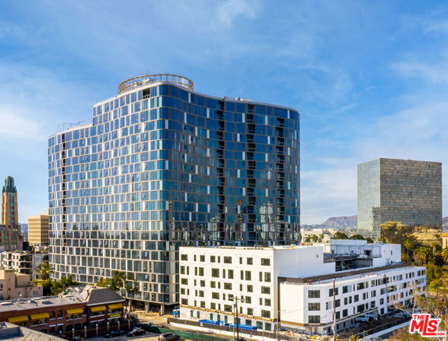 2801 Sunset Place, Los Angeles CA: https://media.crmls.org/mediaz/14ce02d1-0d74-4ba2-9c68-9a6ed0d1bfd8.jpg