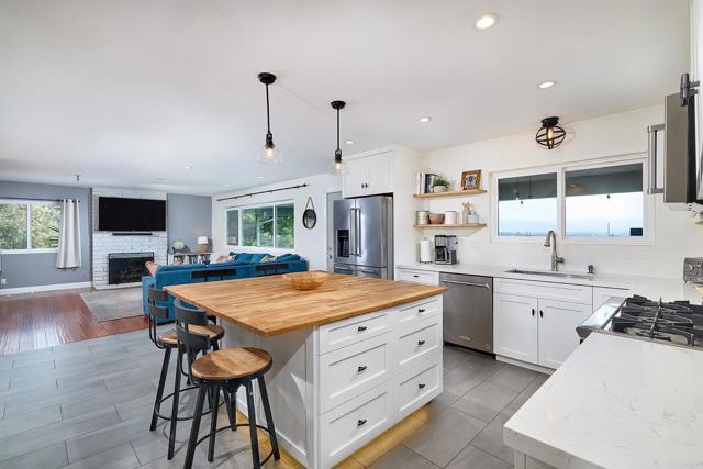 2615 Ginger Way, Escondido CA: https://media.crmls.org/mediaz/14ce6a7a-efa9-49ea-8d0c-89ffc5e4c216.jpg