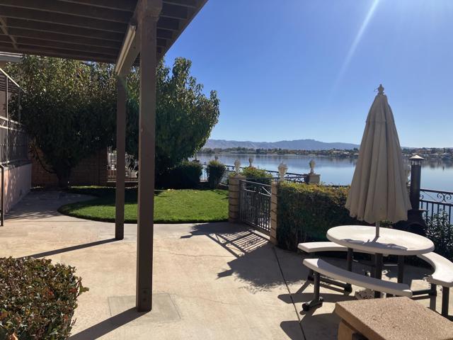 18125 Harbor Drive Drive, Victorville CA: https://media.crmls.org/mediaz/14ce9278-bc78-4579-aa2b-93a0346ddfe7.jpg