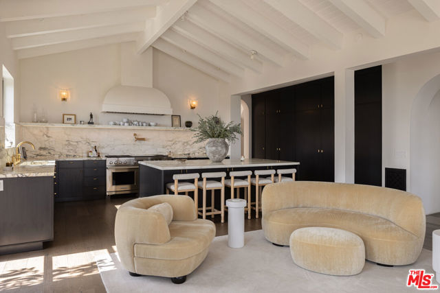 7100 La Presa Drive, Los Angeles CA: https://media.crmls.org/mediaz/14cf1fcf-dc12-4d91-b507-150d70aef444.jpg