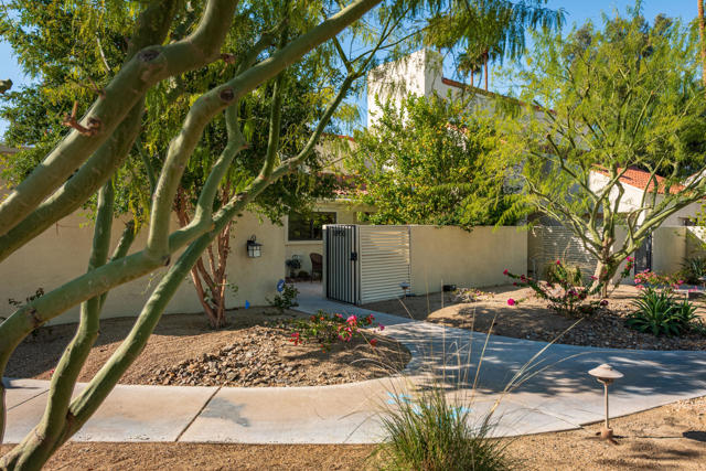 34955 Mission Hills Drive, Rancho Mirage CA: https://media.crmls.org/mediaz/14cf72e1-8f52-4791-b3c5-046e71a279e8.jpg