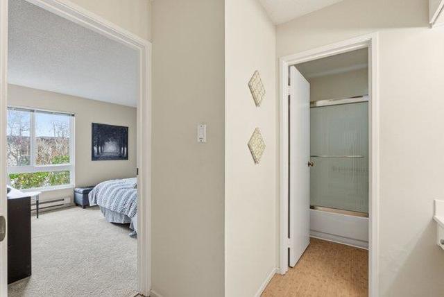 934 Peninsula Avenue, San Mateo CA: https://media.crmls.org/mediaz/14cf8641-854f-4b45-a618-14a12dffe89f.jpg