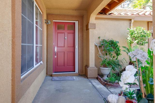Detail Gallery Image 4 of 16 For 9207 Irongate Ln, –,  CA 92126 - 3 Beds | 2 Baths