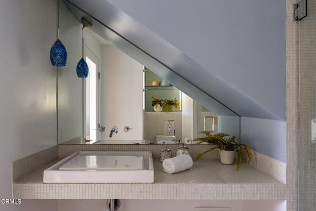 363 Patrician Way, Pasadena CA: https://media.crmls.org/mediaz/14cfa767-c990-4e3e-8a61-14a86cd118ae.jpg