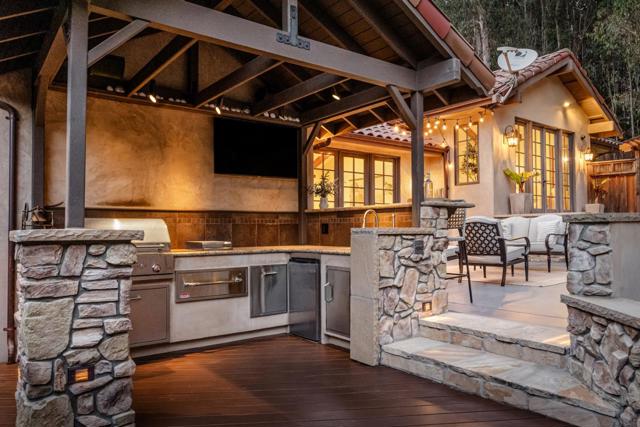 114 Zanzibar Drive, Aptos CA: https://media.crmls.org/mediaz/14d03d18-8d70-4b1c-a3d3-320c79de4593.jpg