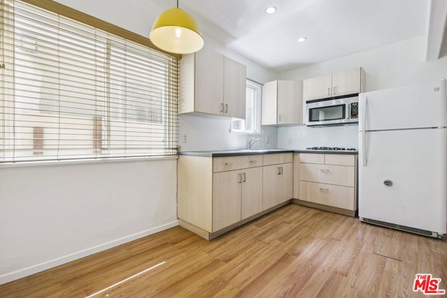 732 Washington Boulevard, Marina del Rey CA: https://media.crmls.org/mediaz/14d138ce-9de2-4abc-94f6-05fc316fbc02.jpg