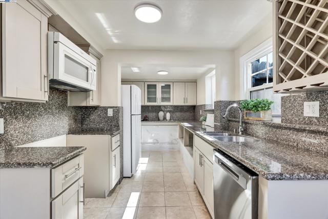 1551 Merced St, Richmond CA: https://media.crmls.org/mediaz/14d15370-b98c-4529-a424-f7aa62e6a9cb.jpg