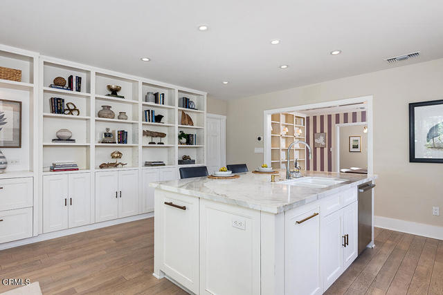 782 S Arroyo Boulevard, Pasadena CA: https://media.crmls.org/mediaz/14d1a20d-517e-4cef-bf10-650eca91562b.jpg