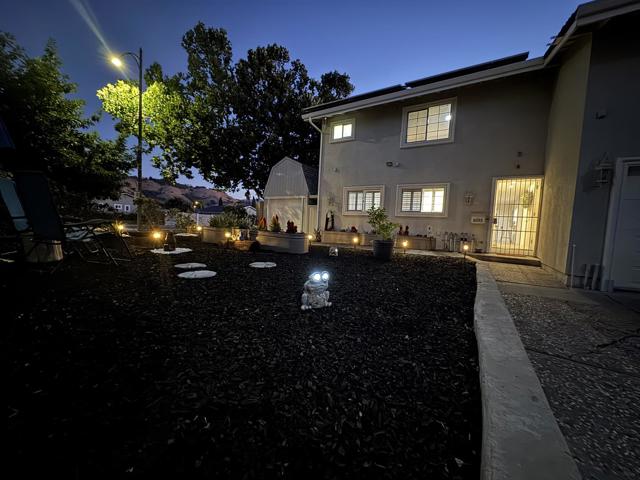 6095 Springer Way, San Jose CA: https://media.crmls.org/mediaz/14d1ff71-f06b-4eb7-99dc-11aac3908c9f.jpg