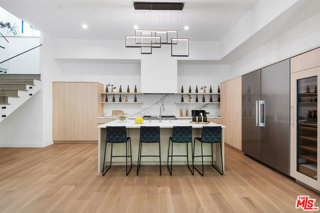 9836 Yoakum Drive, Beverly Hills CA: https://media.crmls.org/mediaz/14d224d9-c086-4c2a-8487-6a1900136bea.jpg