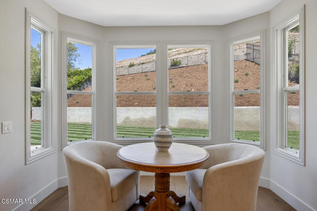 1615 Vista Oaks Way, Westlake Village CA: https://media.crmls.org/mediaz/14d2410b-fe66-4509-8328-53d2da2d9430.jpg