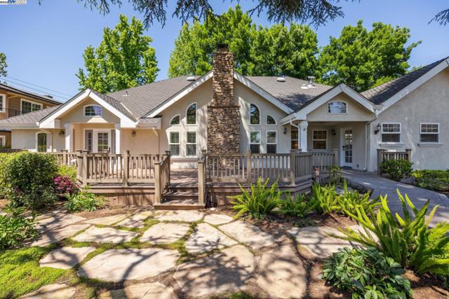 628 Saint Mary St, Pleasanton CA: https://media.crmls.org/mediaz/14d2749d-665c-4e9b-9c85-a6aad1b2dd58.jpg