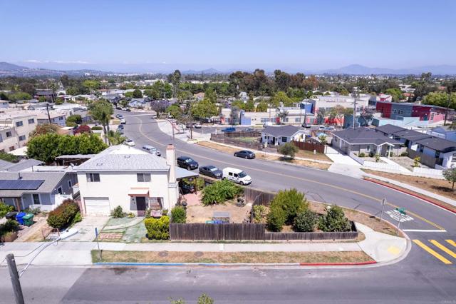 4643 Cherokee Avenue, San Diego CA: https://media.crmls.org/mediaz/14d2c602-02ad-4c90-ae34-536ab03a7930.jpg