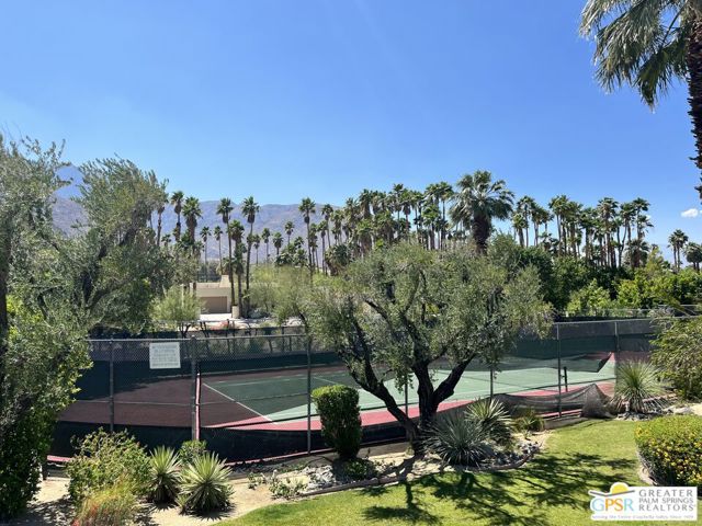1816 N Mira Loma Way, Palm Springs CA: https://media.crmls.org/mediaz/14d32eef-9546-4569-9f04-3bde8764e19c.jpg