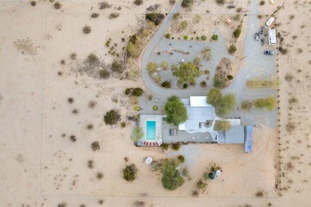 69450 Amboy Road, 29 Palms CA: https://media.crmls.org/mediaz/14d33e70-dfbb-4c07-8061-4a98b5e28341.jpg