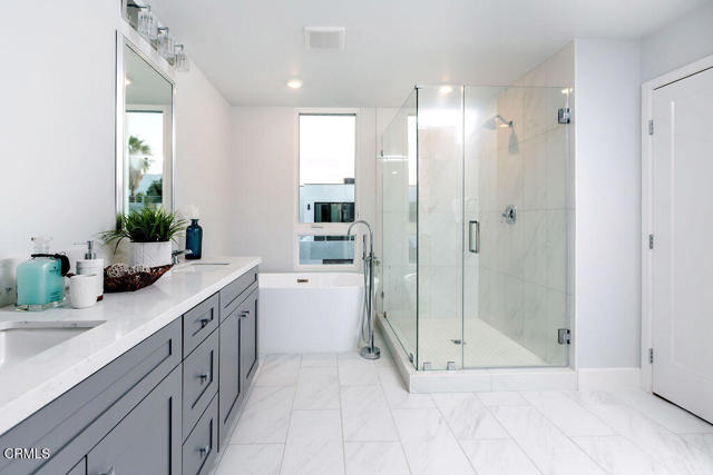 719 S Marengo Avenue, Pasadena CA: https://media.crmls.org/mediaz/14d3a6a9-2c17-4188-b4a7-3427c67988f2.jpg