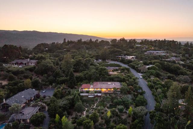 165 Golden Oak Drive, Portola Valley CA: https://media.crmls.org/mediaz/14d3e846-25ad-4cd8-b5c3-6d7fc96aa0ef.jpg