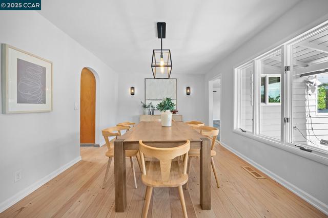 196 Miramonte Rd, Walnut Creek CA: https://media.crmls.org/mediaz/14d4359d-6171-43cc-b862-cbaa24cd41ac.jpg
