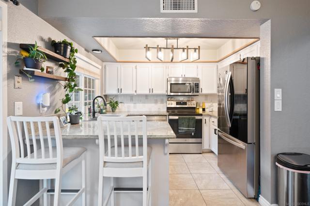 2714 Crownridge Ln, Spring Valley CA: https://media.crmls.org/mediaz/14d487d8-b4bd-4f14-9174-7dcbc97424f6.jpg