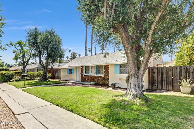 17400 Cantlay Street, Lake Balboa CA: https://media.crmls.org/mediaz/14d4bb61-94a0-4f80-89a3-134cc7f6d2c0.jpg